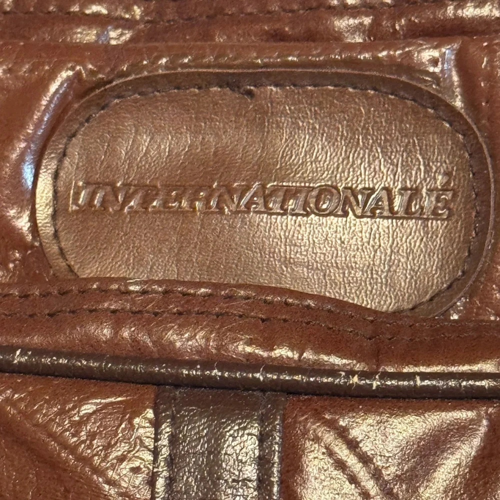 internationale stylish brown